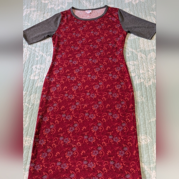 LuLaRoe Dresses & Skirts - LuLaRoe Red and Gray Floral Dress. Size M.